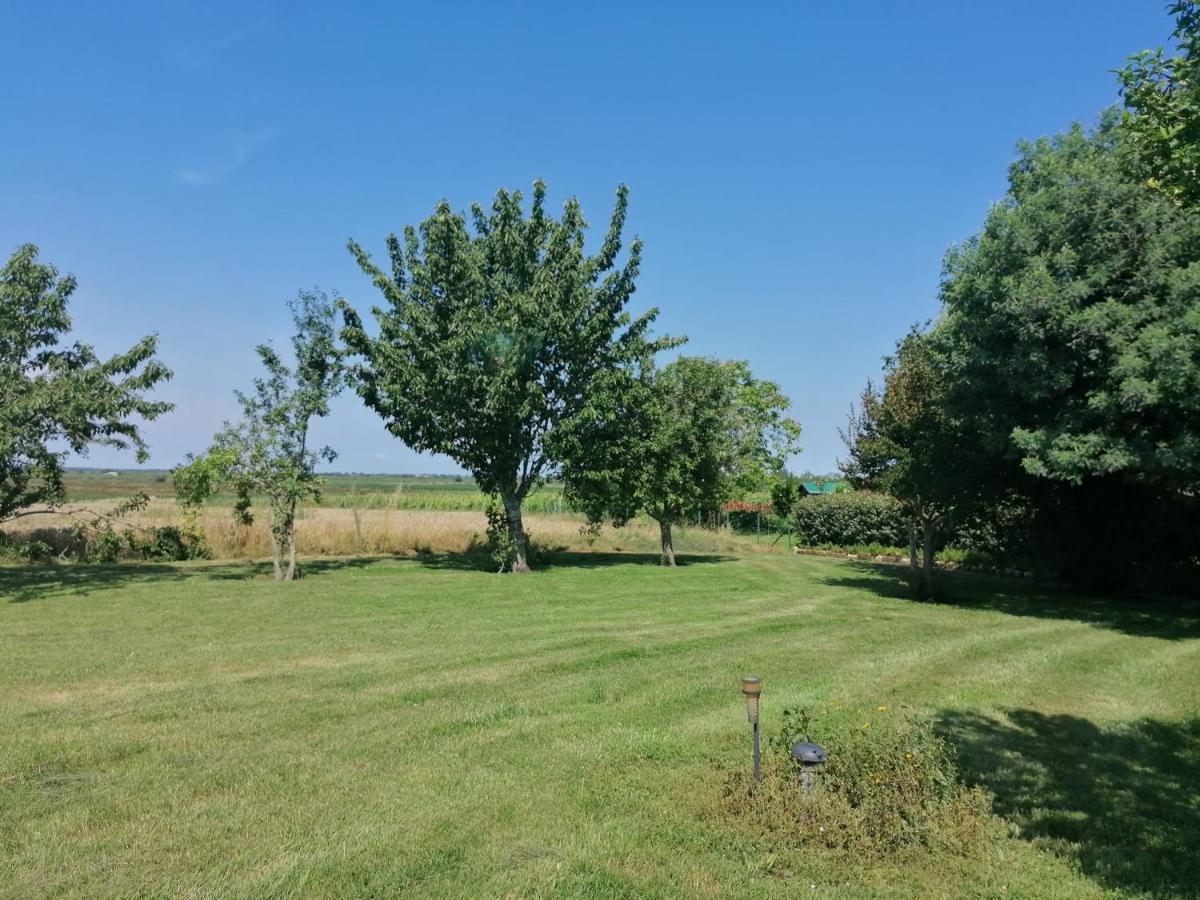 Nuit Au Calme Saint-Bonnet-sur-Gironde Екстериор снимка